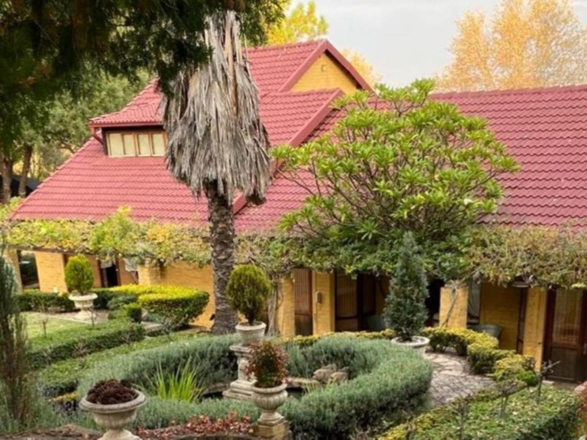The Tuscan Garden Newcastle Bagian luar foto